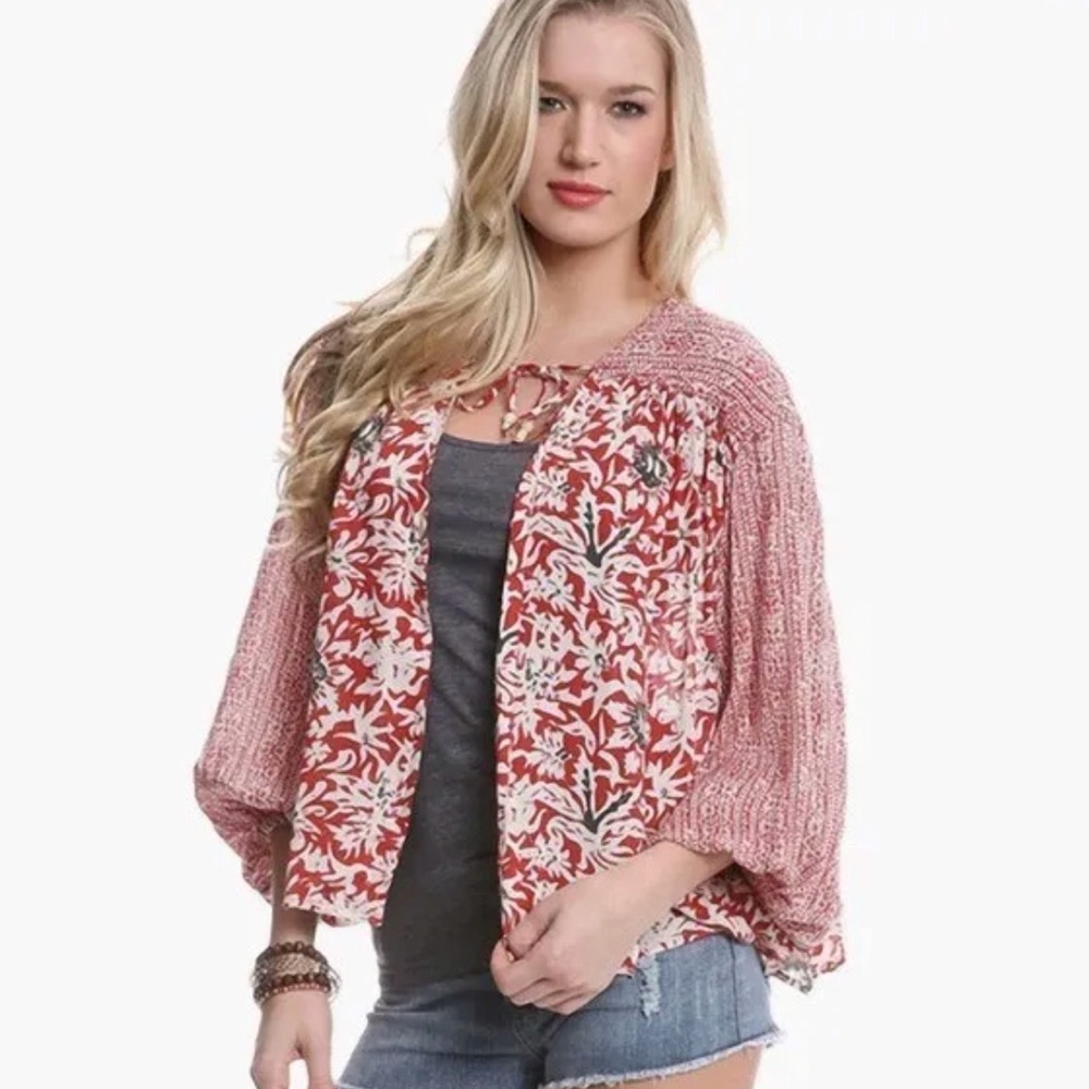 FP Free People Boho Red Floral Peasant Kimono Cardigan Size XS Open Front